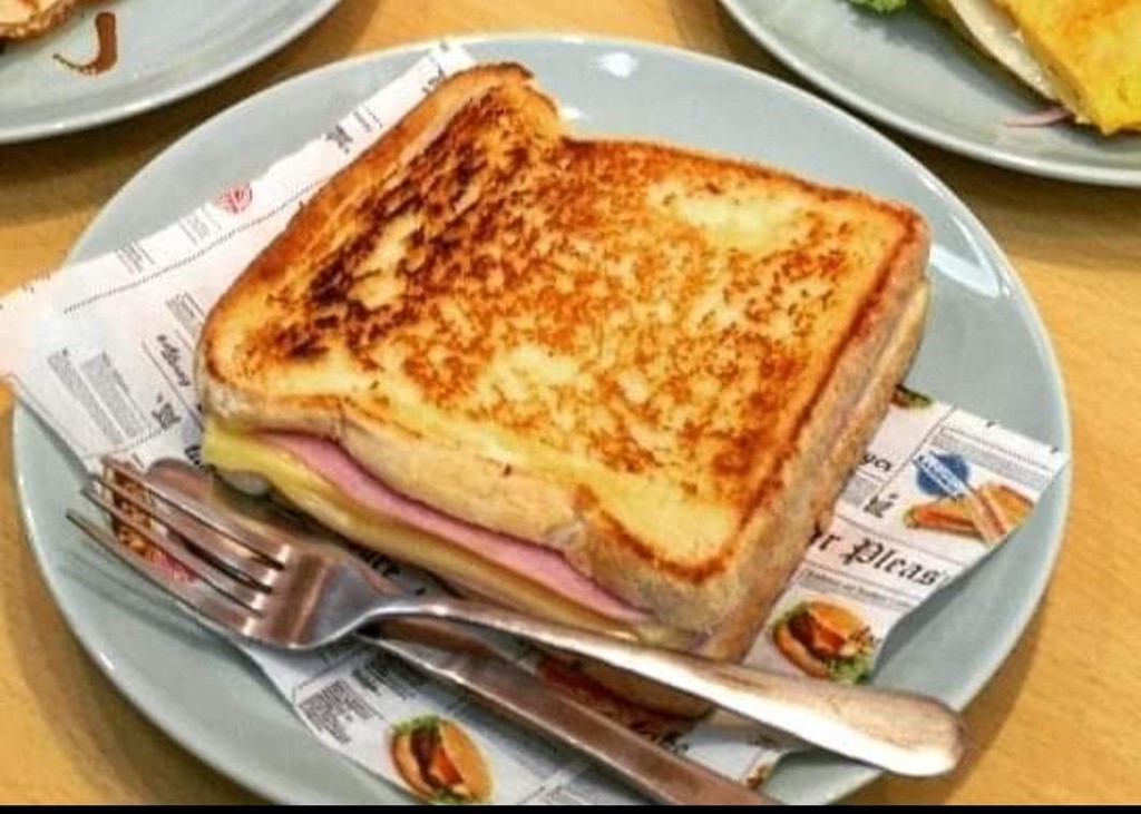 Sándwich mixto (jamón y queso) - Imagen 1